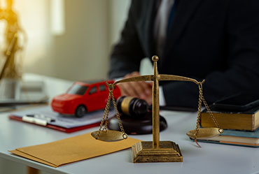How a Traffic Lawyer Can Resolve Your Warrant Fast